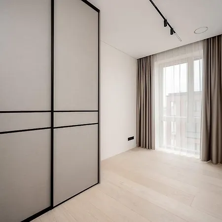 Luxury Top-floor Riverfront 3br Balcony And Parking