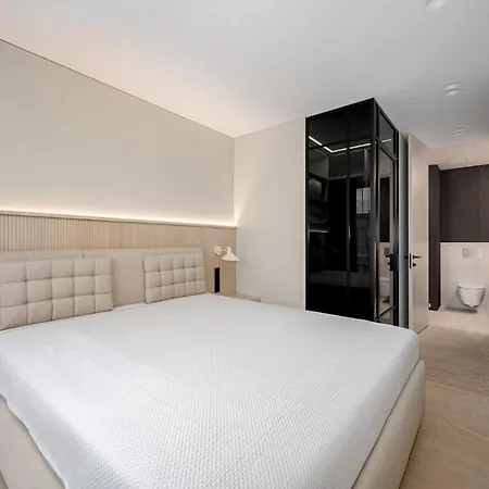 Luxury Top-floor Riverfront 3br Balcony And Parking Apartamento Kaunas