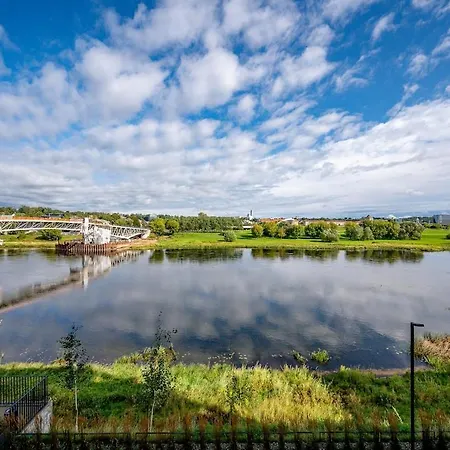 Luxury Top-floor Riverfront 3br Balcony And Parking Apartamento