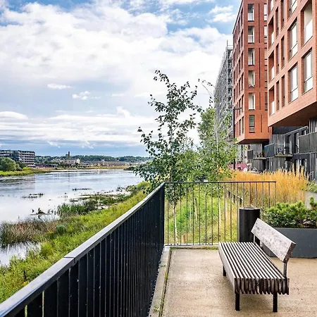 Luxury Top-floor Riverfront 3br Balcony And Parking *