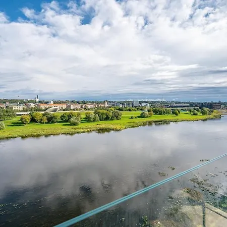 Luxury Top-floor Riverfront 3br Balcony And Parking